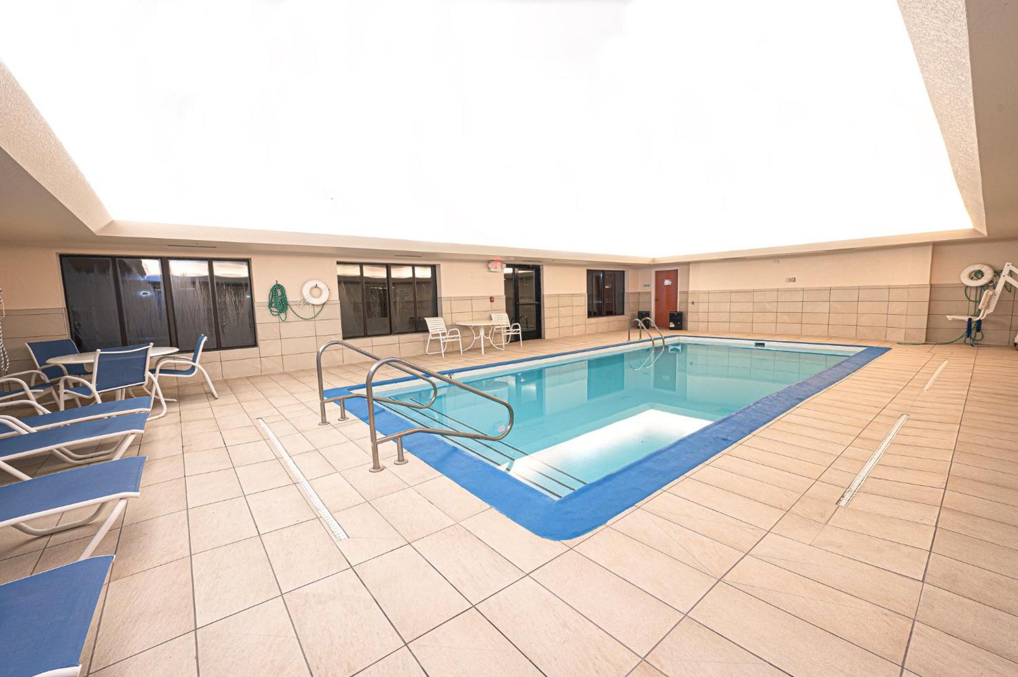 Holiday Inn Express & Suites Springfield By Ihg Exteriör bild